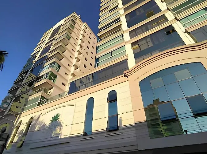 Meia Praia Apto Fino Acabamento 3 Suites E 2 Garagens
